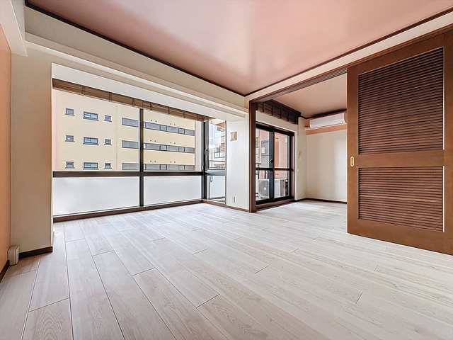 THE APARTMENTの居間写真