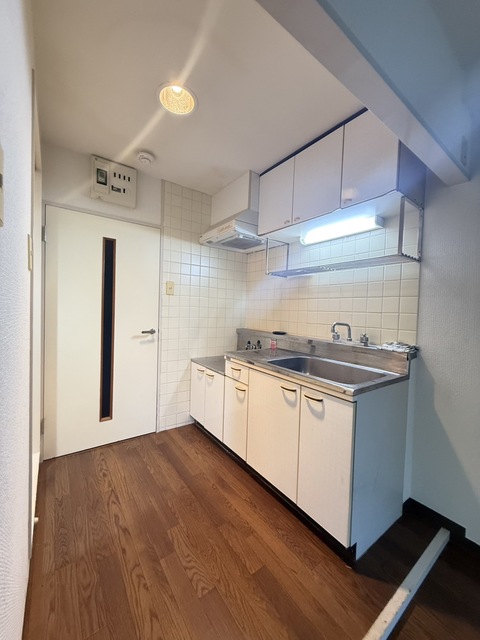 キッチン　別部屋参考写真です