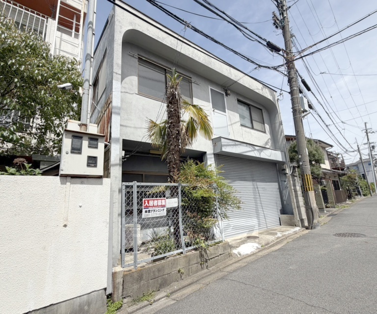 建物外観　墨染駅まで徒歩２分です