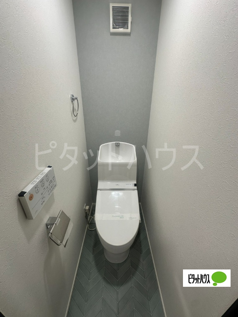 トイレ　温水洗浄便座です♪