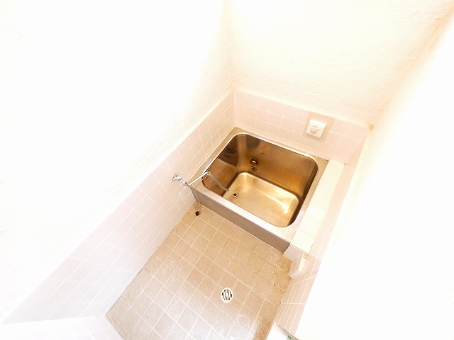 バス・シャワールーム　コンパクトで使いやすいお風呂です