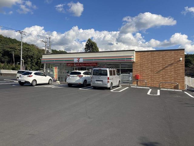 コンビニ　セブンイレブン（コンビニ）まで380m