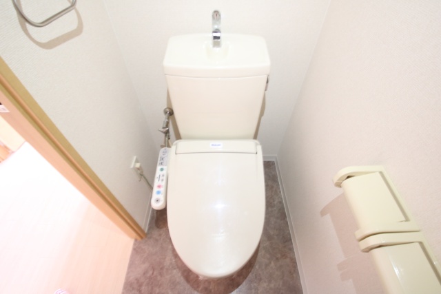 トイレ　※別室の参考写真の為、現況優先です。