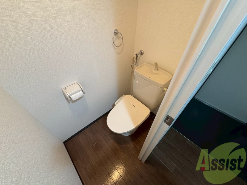 トイレ　こちらはトイレです。清潔感があり、安心して使用できます。