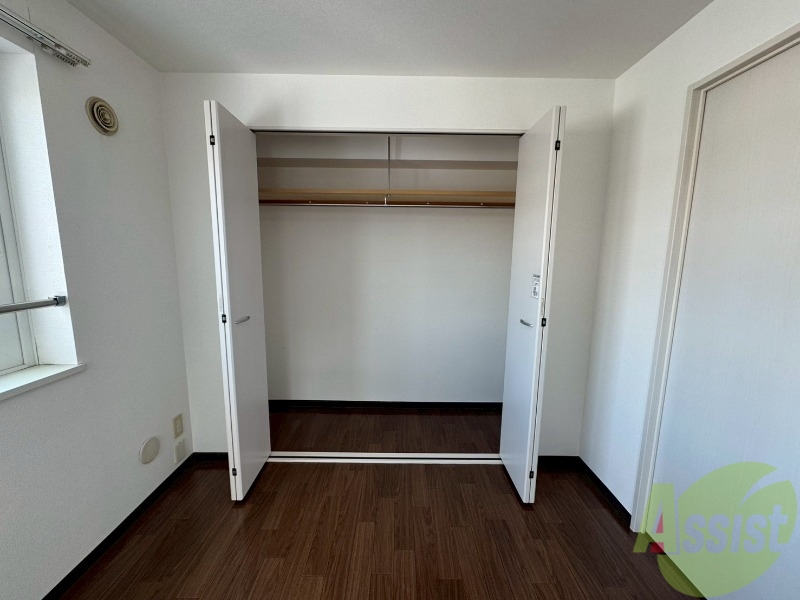 収納　寝室のクローゼットです。部屋がすっきり片付きます。