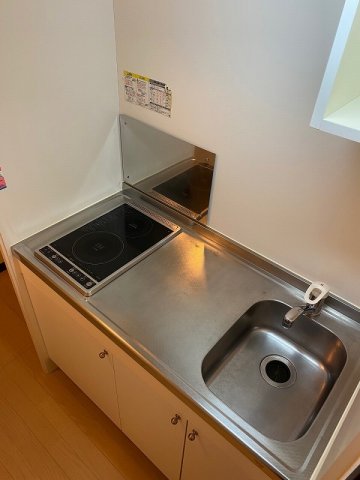 キッチン　設備・仕様は号室により異なる為、現況を優先致します。