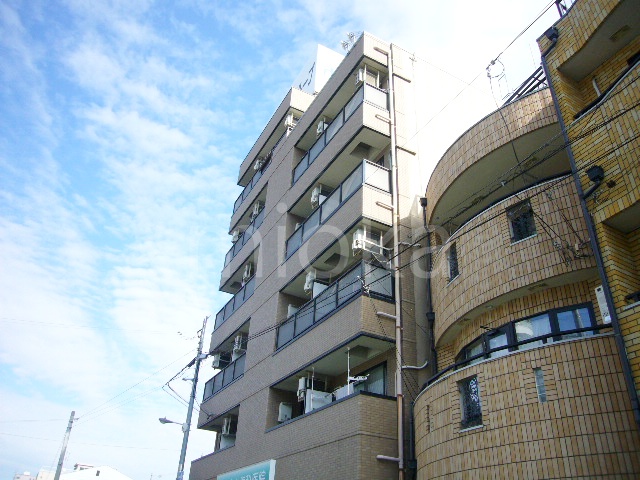 建物外観　平成14年6月建築・JR阪和線「鶴ヶ丘」駅徒歩1分・オートロ