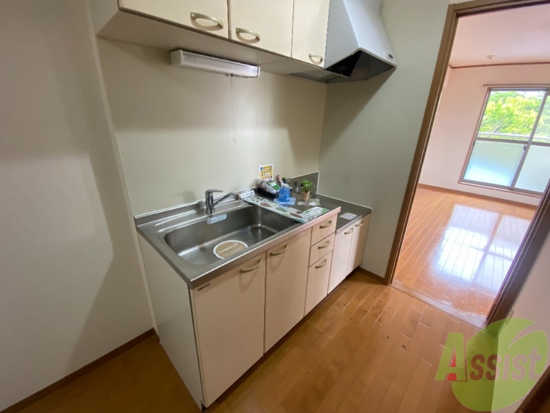 キッチン　シンプルなキッチンです。一人暮らしにはちょうどいいサイズ。