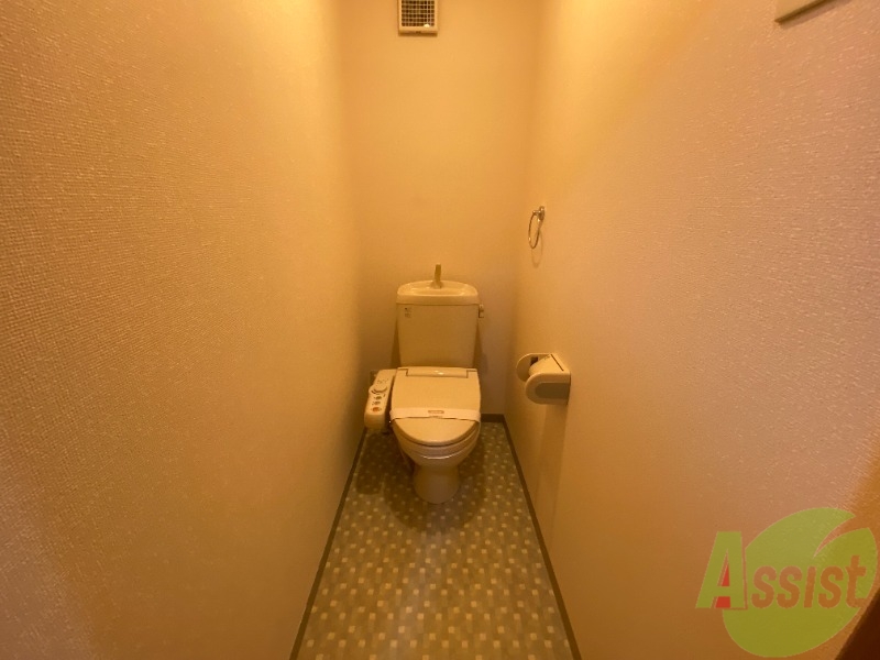 トイレ　こちらはトイレです。清潔感があり、安心して使用できます。