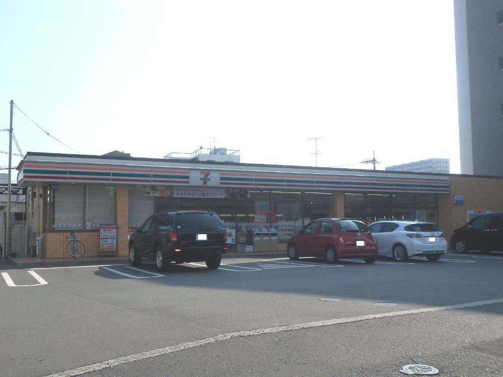 コンビニ　セブンイレブン広島観音新町店（コンビニ）まで710m