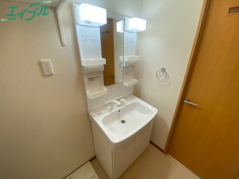 洗面設備　別部屋参考写真です。