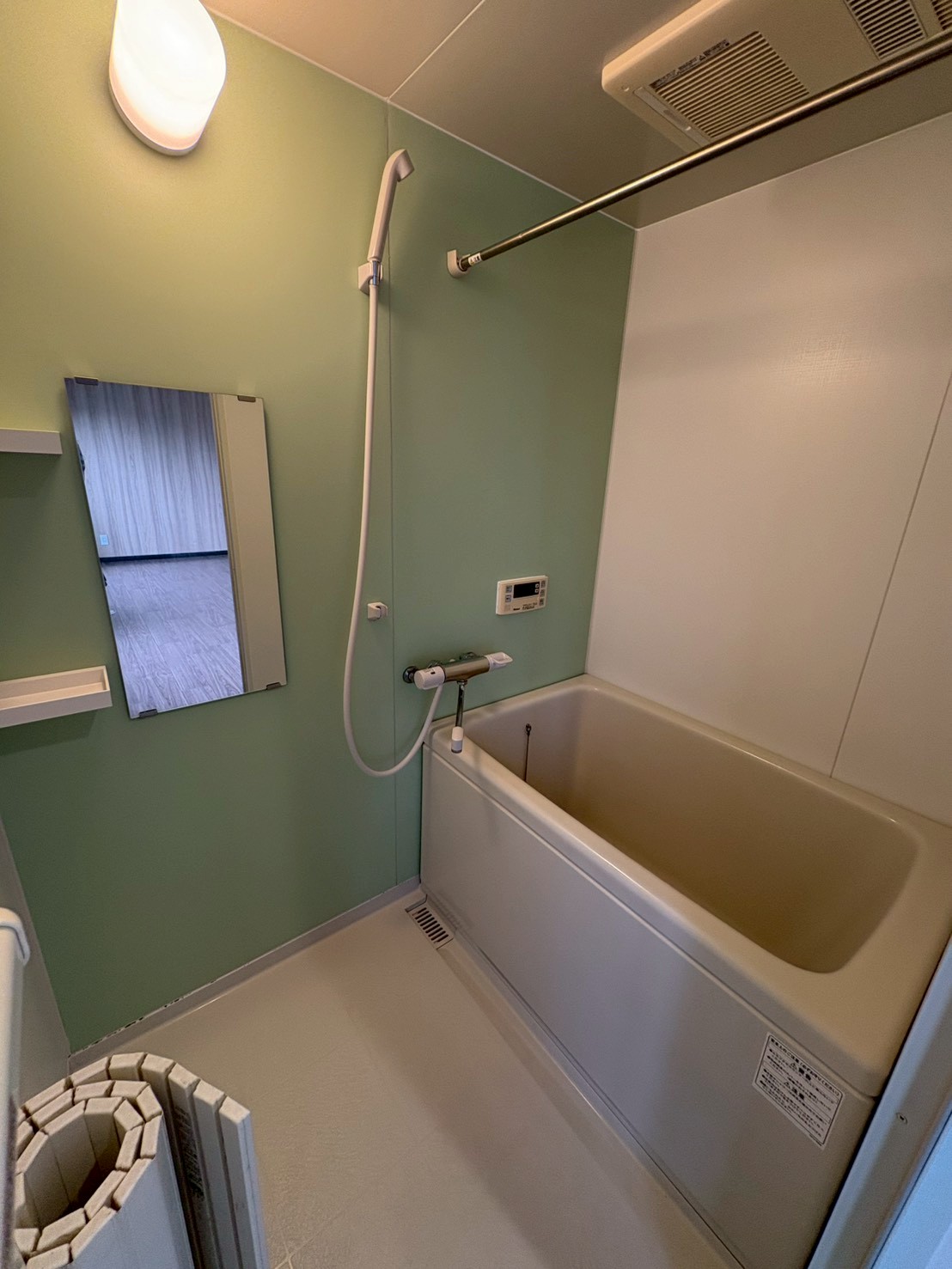 バス・シャワールーム　浴室乾燥機能付き