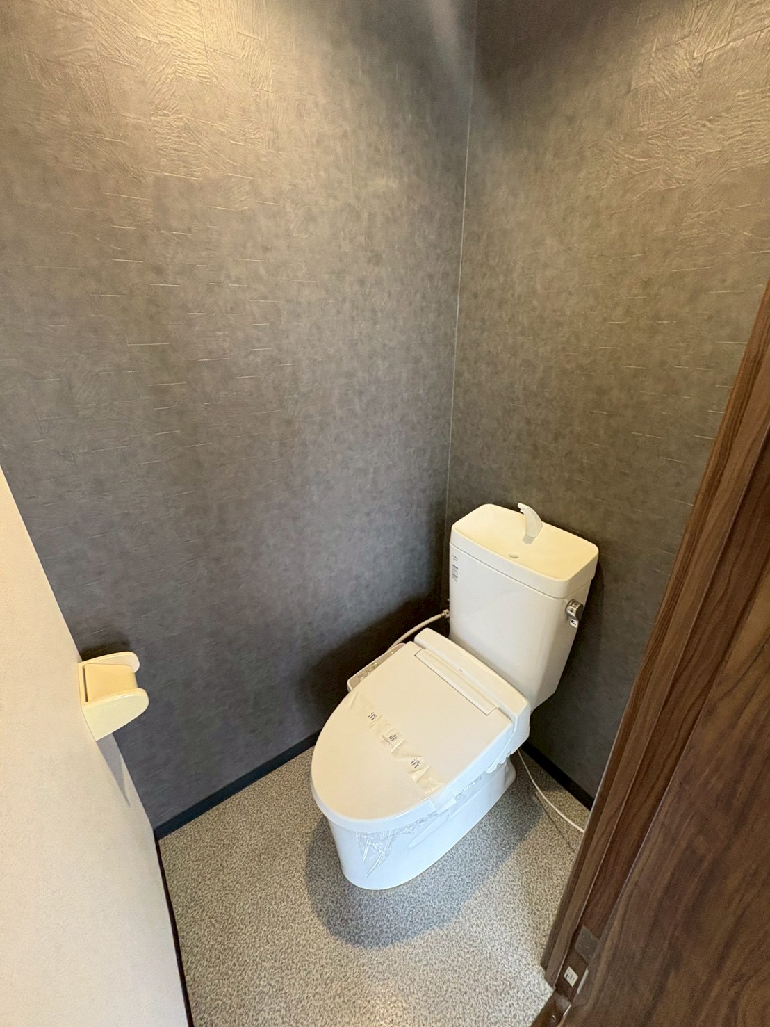 トイレ　温水洗浄便座