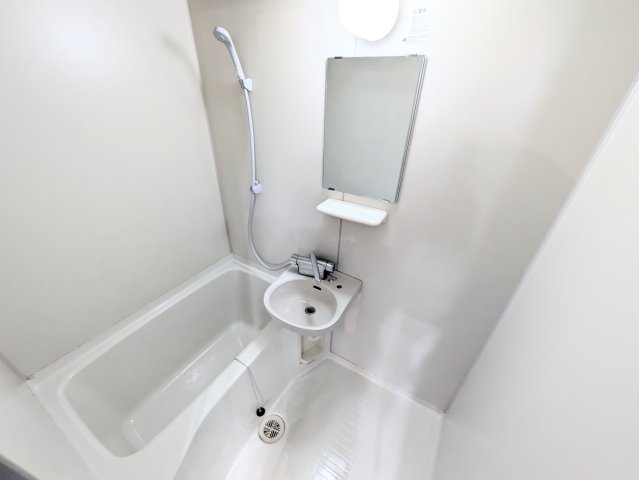 バス・シャワールーム　ゆったり過ごせるお風呂です