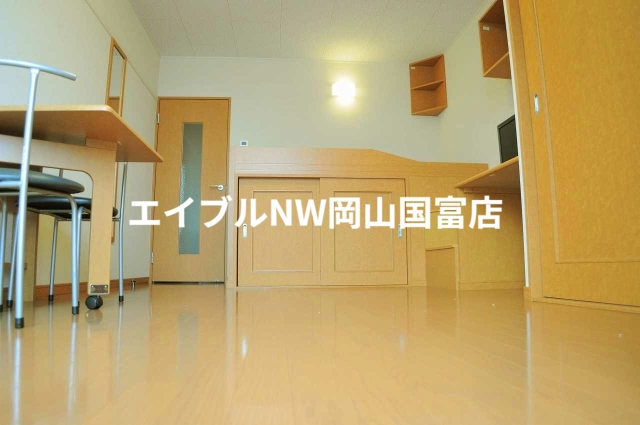 居室・リビング　備品や設備仕様は号室等により異なります。現地をご確認下さい。