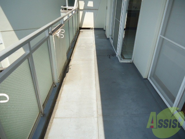 バルコニー　ひろーいバルコニー。暖かい日はバルコニーでブランチを。