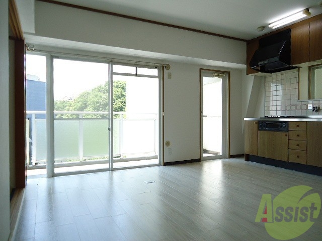 居室・リビング　広々１２帖、家族団らんのひとときを