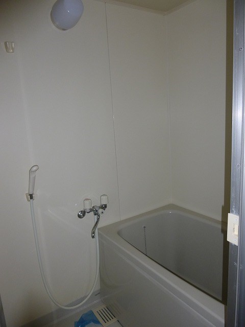 バス・シャワールーム　写真は205号室です