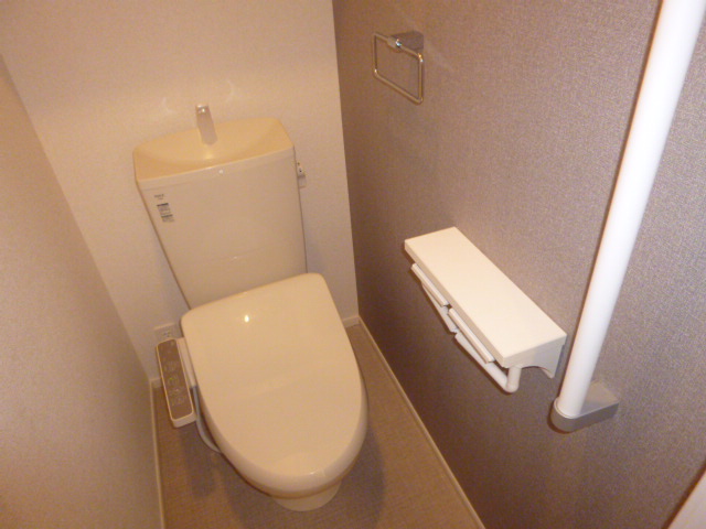 トイレ　温水洗浄便座