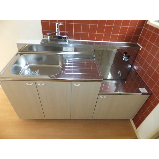 キッチン　キッチンとお部屋は引戸で仕切り