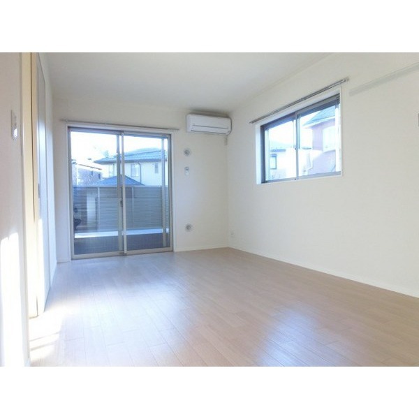 居室・リビング　同物件別部屋