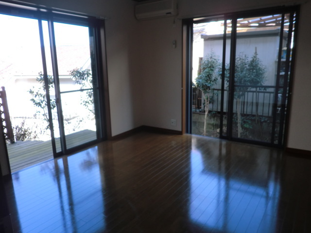 その他部屋・スペース　２面採光の明るい寝室です♪