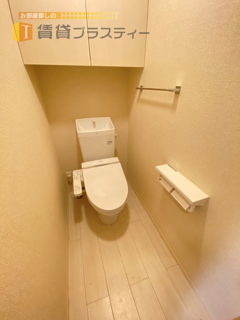 トイレ　温水洗浄便座付きです。