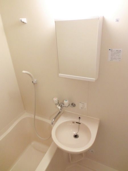 洗面設備　鏡有の洗面台