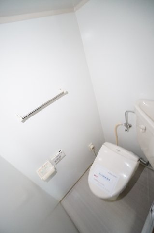 トイレ　※同物件・反転タイプの写真です。