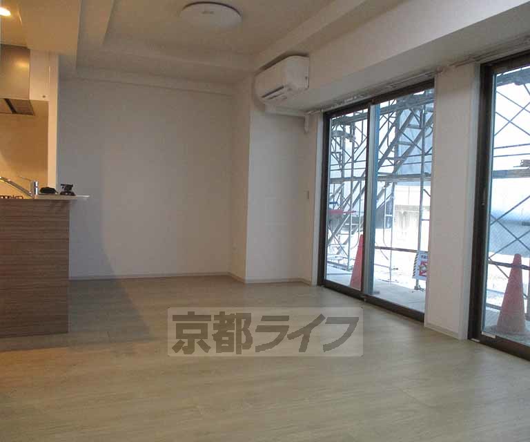 近鉄京都線 大久保駅 徒歩7分 6階建 築6年の居間写真