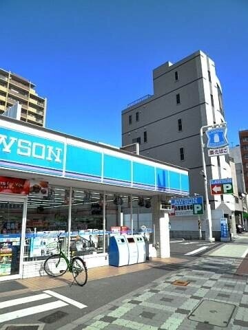 コンビニ　ローソン本庄東三丁目店（コンビニ）まで185m