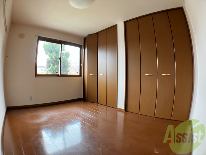 その他部屋・スペース　６帖の洋室があります。寝室にできそうですね。