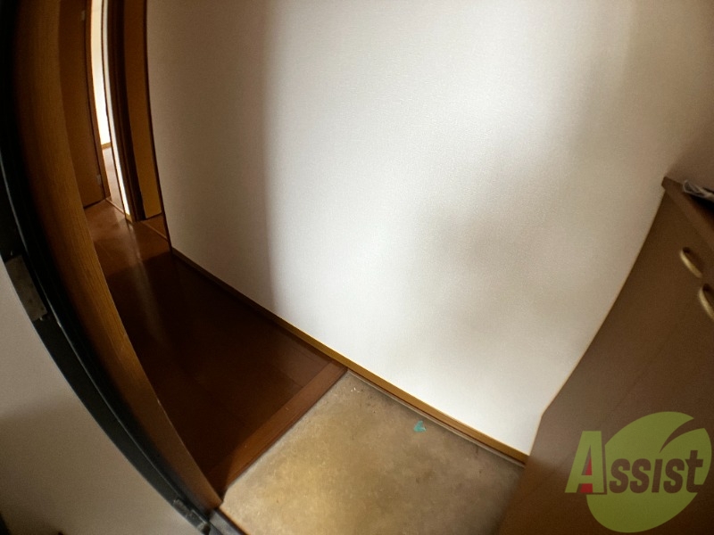 玄関　玄関からの様子です。すぐ部屋が見えないのは安心ですね。