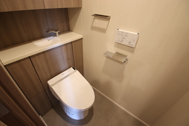 トイレ　※別室の参考写真の為、現況優先です。