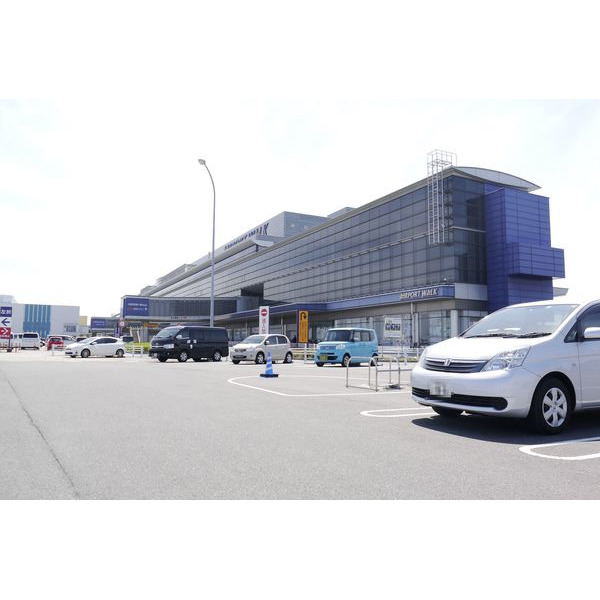 銀行　中日信用金庫名古屋空港前支店（銀行）まで554m