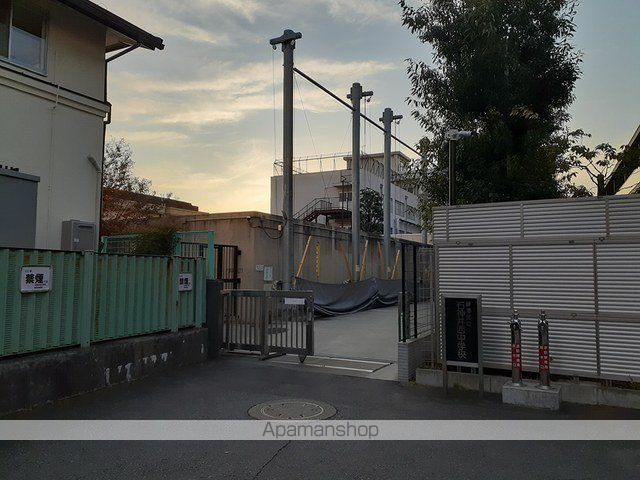 中学校　石神井西中学校（中学校）まで580m