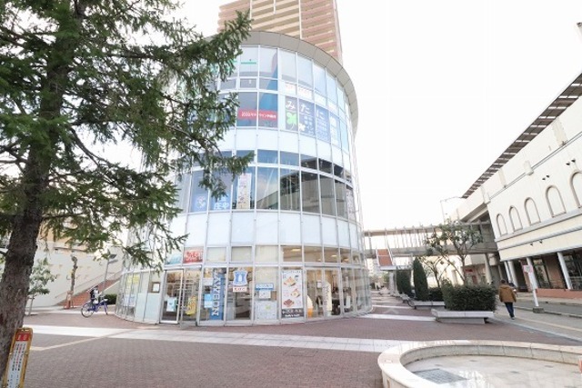 コンビニ　ローソン　住道駅前店（コンビニ）まで457m