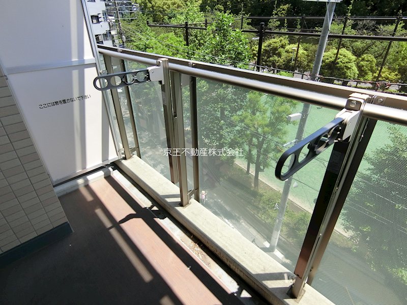 バルコニー　朝日の入る明るいバルコニーです