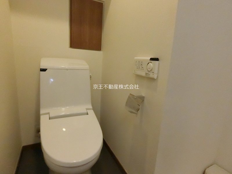 トイレ　温水洗浄便座付きです