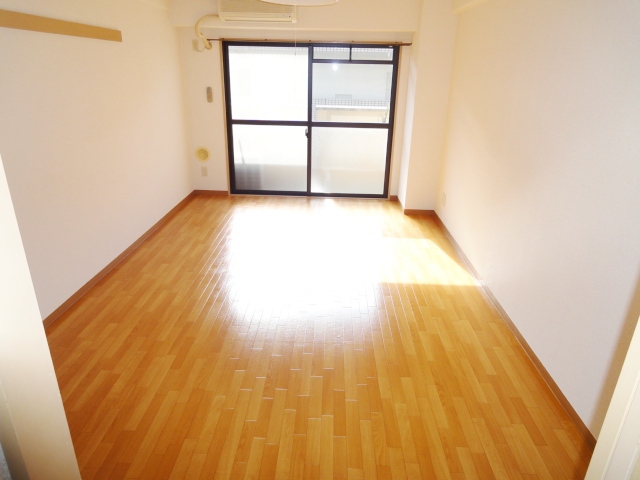 居室・リビング　別号室の写真です