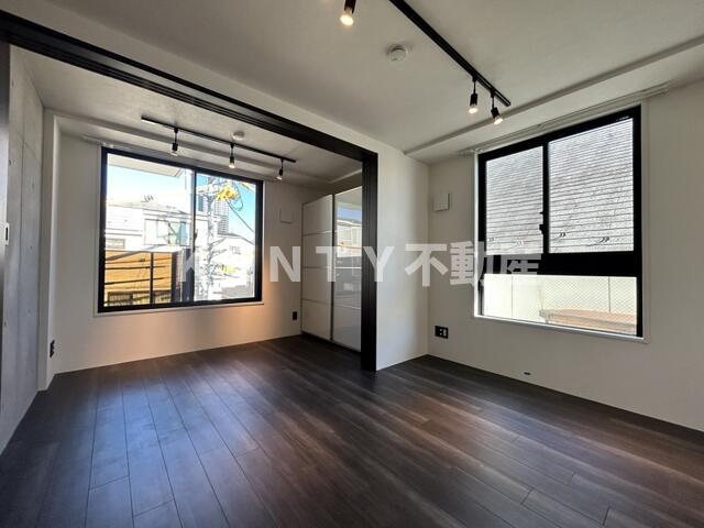 その他部屋・スペース　開放的な寝室です