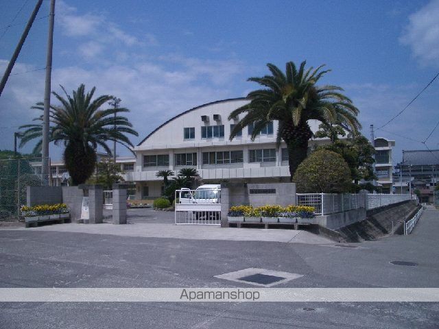 中学校　西中学校（中学校）まで1996m