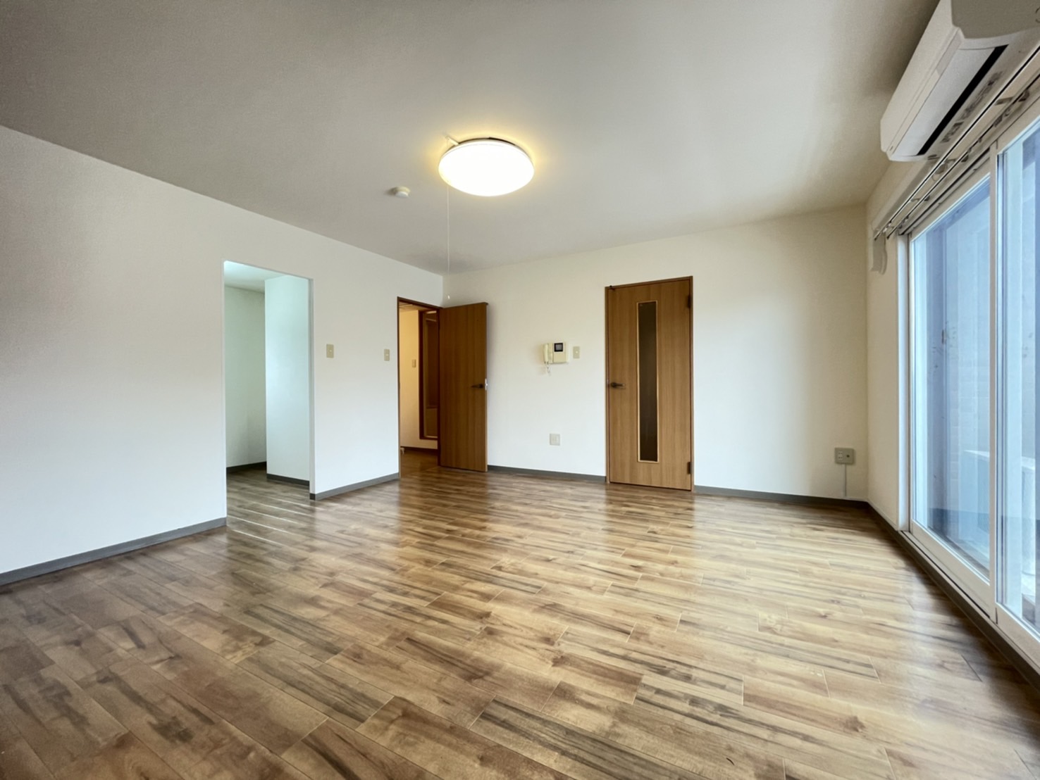 居室・リビング　※反転タイプ