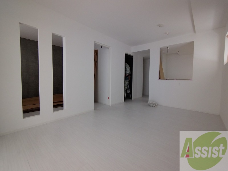 居室・リビング　リビングです。白を基調としていてお部屋全体が明るいですね！