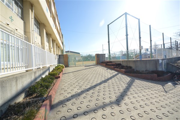 小学校　神戸市立東垂水小学校（小学校）まで405m