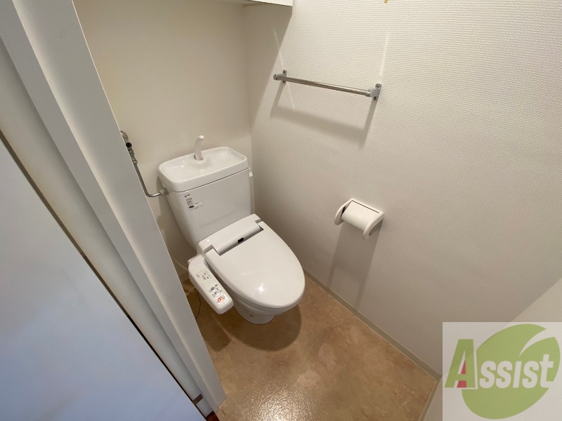 トイレ　ウォシュレット機能がついたトイレ。安心して使用できますね。