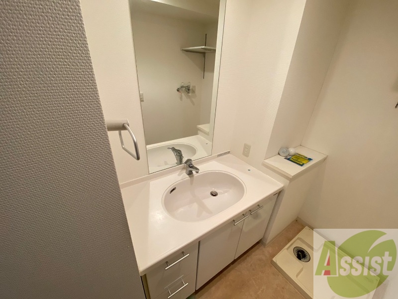 洗面設備　独立洗面台です。身支度はここでばっちりですね。