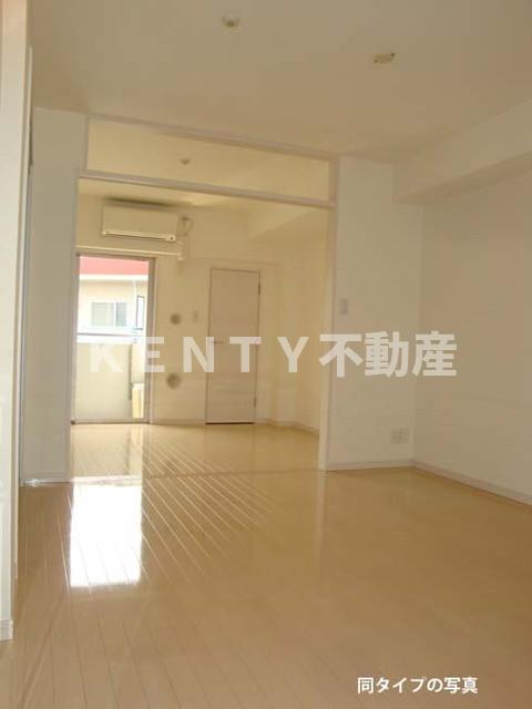 居室・リビング　こちらのリビングで趣味の時間をお楽しみください