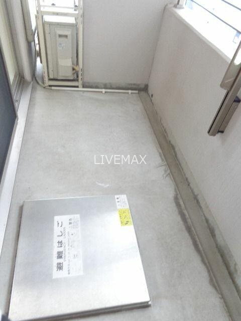 バルコニー　仲介手数料は賃料の半月分です