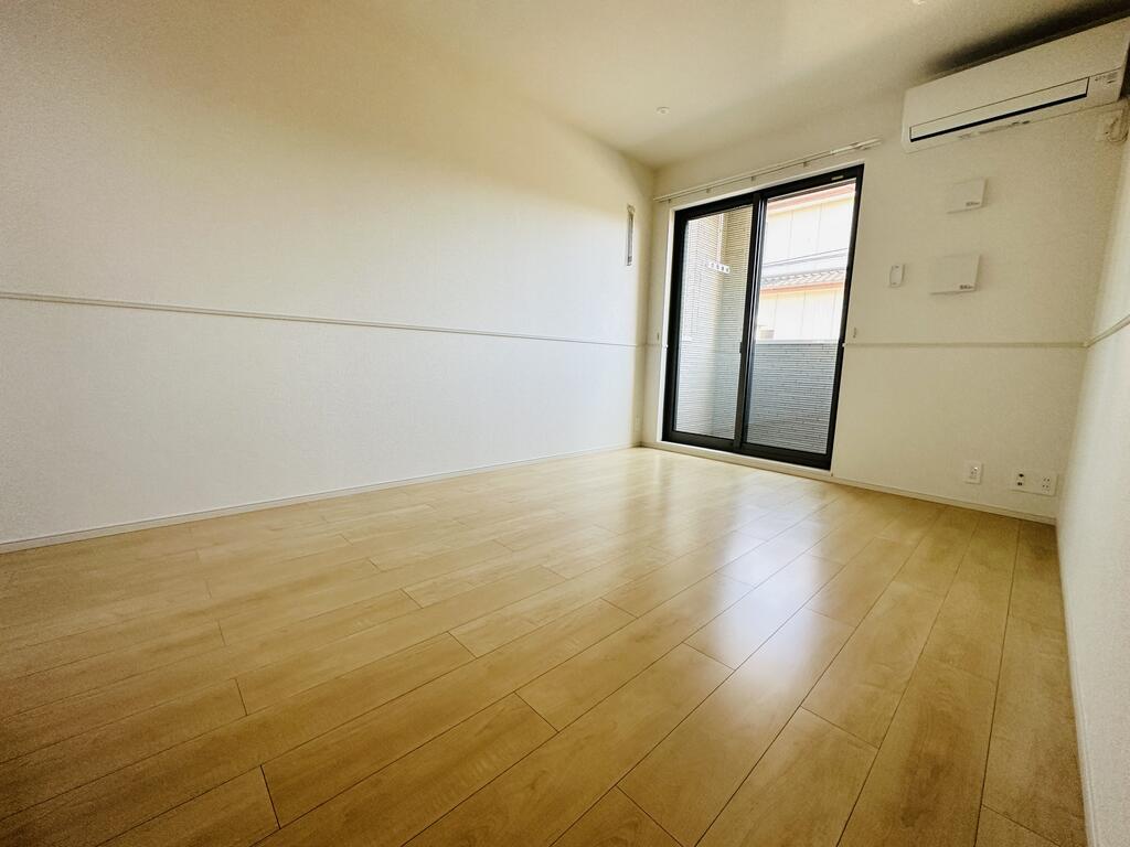 居室・リビング　※画像と反転タイプのお部屋です